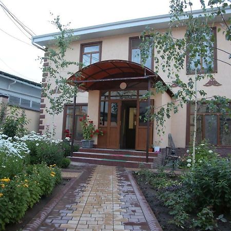 Medi Guest House Osch Exterior foto